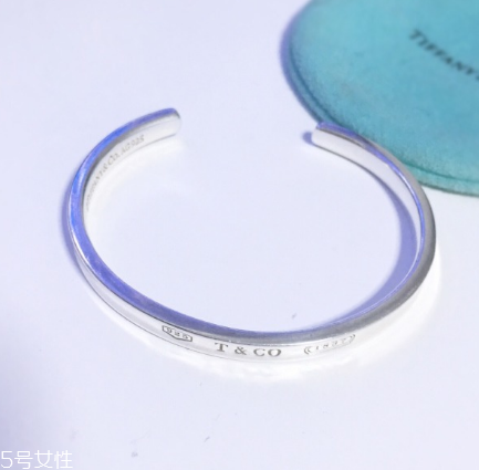 手鐲發(fā)黑是什么原因？手鐲為什么發(fā)黑？