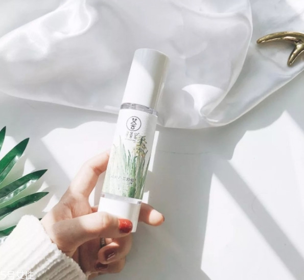 夏天適合用什么護膚品 夏天適合的護膚品