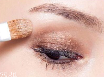 眼影是用什么做的？眼影是什么成分？