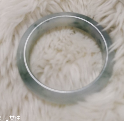 手鐲什么顏色好看？手鐲買哪種顏色好？