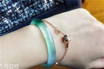 手鐲什么顏色好看？手鐲買哪種顏色好？