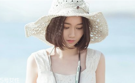 夏天皮膚油用什么護(hù)膚品 夏天油皮適合的護(hù)膚品 夏天皮膚油用什么護(hù)膚品 夏天油皮適合的護(hù)膚品