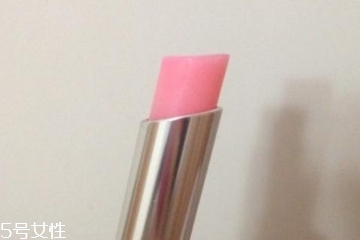 唇膏能讓睫毛變長(zhǎng)嗎？潤(rùn)唇膏涂睫毛會(huì)增長(zhǎng)嗎？