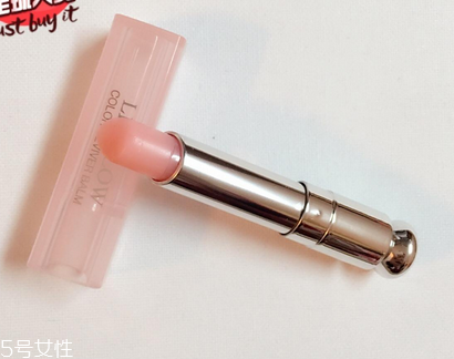 唇膏用完里邊怎么打開？唇膏剩一截怎么挖出來？