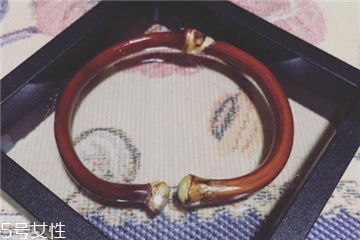 雞血藤手鐲可以碰水嗎？雞血藤手鐲沾水好嗎？