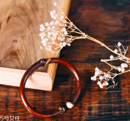 雞血藤手鐲一般多少錢？雞血藤手鐲市場價格