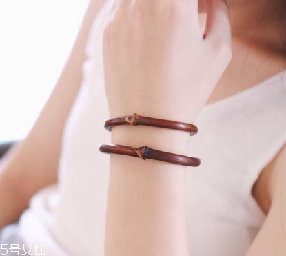 雞血藤手鐲有什么功效？雞血藤手鐲佩戴的好處