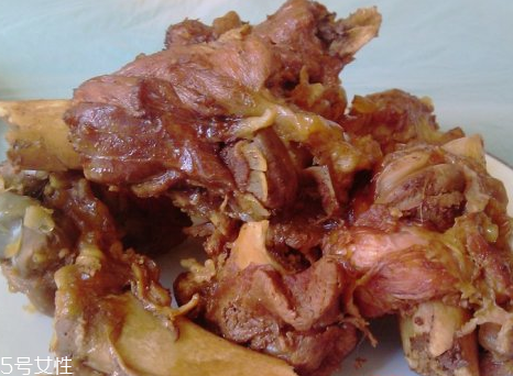 鹿肉和牛肉哪個(gè)好？鹿肉和牛肉哪個(gè)好吃些？