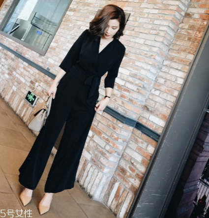 連體褲搭配什么鞋子好看？連體褲搭配訣竅