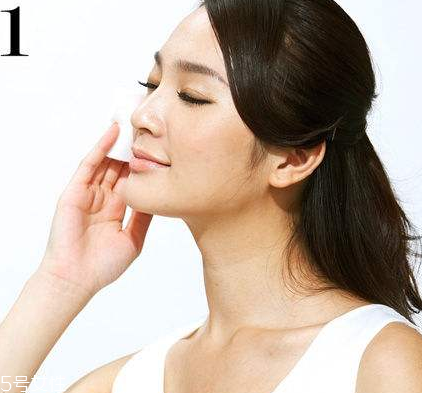 化妝水為什么要用化妝棉？化妝水可以不用化妝棉嗎？