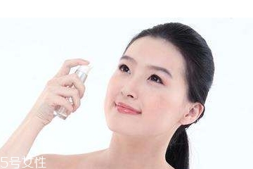 化妝水為什么要拍？化妝水是拍還是抹？