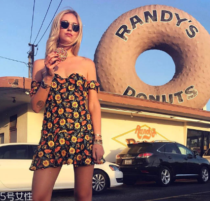 旅游穿什么裙子好看？旅游穿搭圖片