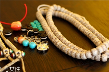 星月菩提可以用水洗嗎？星月菩提手串能沾水嗎？