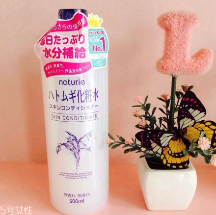 化妝水進(jìn)眼睛怎么辦？化妝水辣眼睛怎么回事？