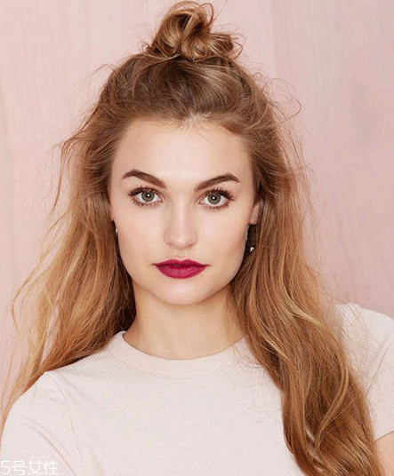 丸子頭怎么扎簡單好看 丸子頭有幾種扎法 丸子頭怎么扎簡單好看 丸子頭有幾種扎法