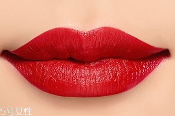 口紅對(duì)身體有什么危害？每天涂口紅有害處嗎？