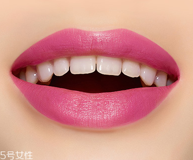 口紅對(duì)身體有什么危害？每天涂口紅有害處嗎？