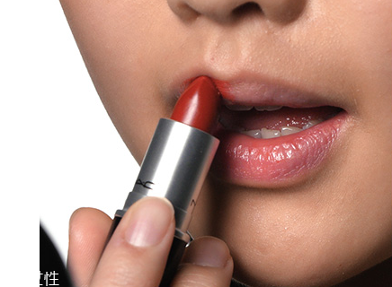 口紅對胎兒有影響嗎？涂口紅胎兒會畸形嗎？