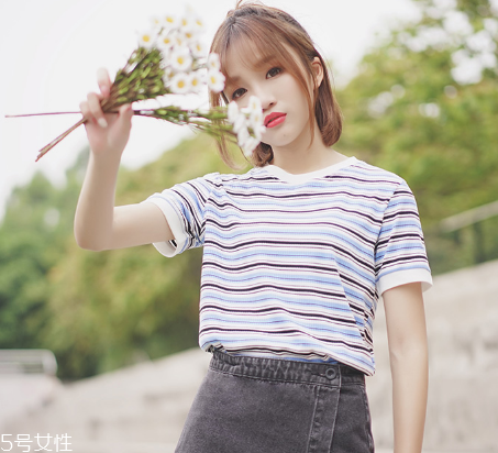 2022年流行什么樣的t恤？2022年流行t恤款式推薦