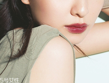 口紅弄到墻上怎么去掉？墻上口紅印怎么去掉？