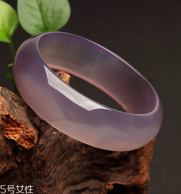 玉髓手鐲戴哪只手？玉髓手鐲戴左手還是右手？