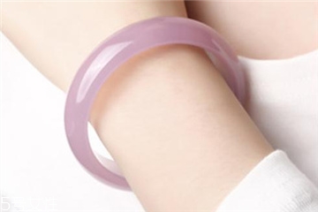 玉髓手鐲戴哪只手？玉髓手鐲戴左手還是右手？