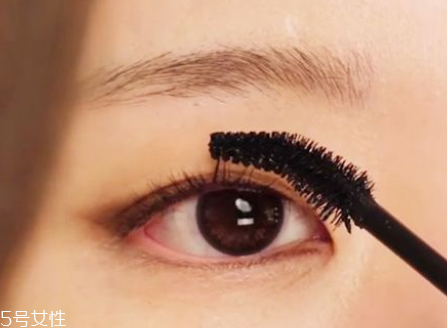 下垂眼怎么畫(huà)眼影 下垂眼眼影畫(huà)法