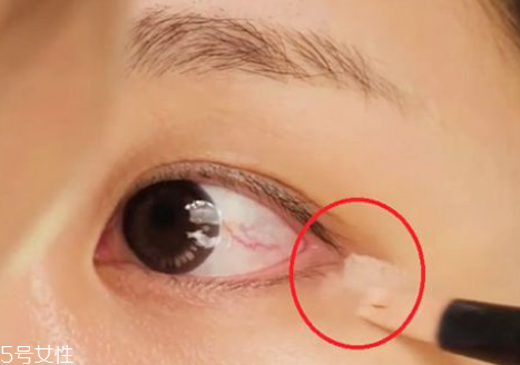 下垂眼怎么畫(huà)眼影 下垂眼眼影畫(huà)法