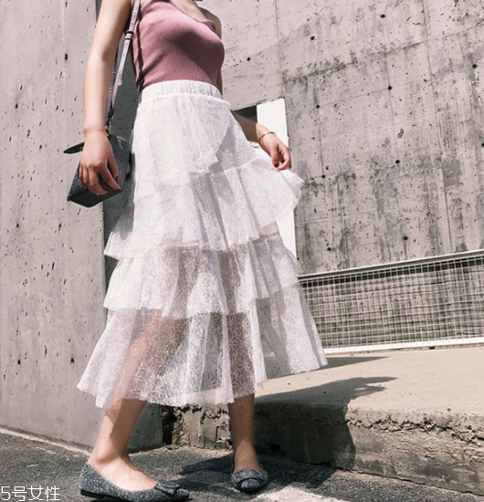 蛋糕裙適合什么人穿 蛋糕裙搭配什么上衣 蛋糕裙適合什么人穿 蛋糕裙搭配什么上衣