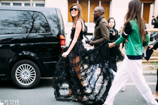 蛋糕裙適合什么人穿 蛋糕裙搭配什么上衣 蛋糕裙適合什么人穿 蛋糕裙搭配什么上衣