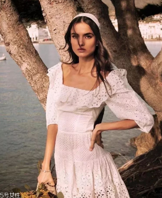 蛋糕裙適合什么人穿 蛋糕裙搭配什么上衣 蛋糕裙適合什么人穿 蛋糕裙搭配什么上衣