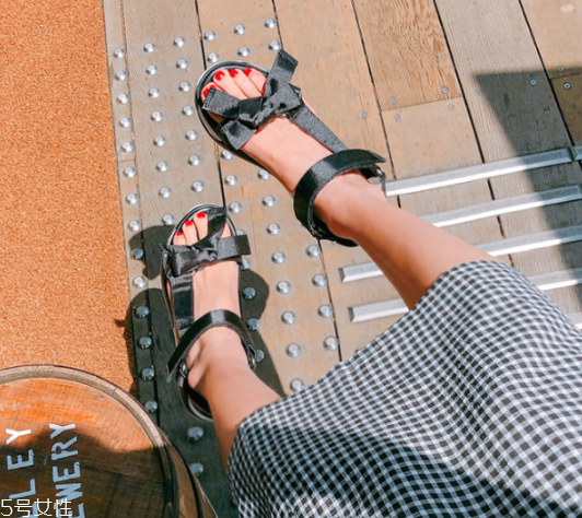 新鞋子磨腳怎么辦 新鞋子磨腳怎么辦小妙招 新鞋子磨腳怎么辦 新鞋子磨腳怎么辦小妙招