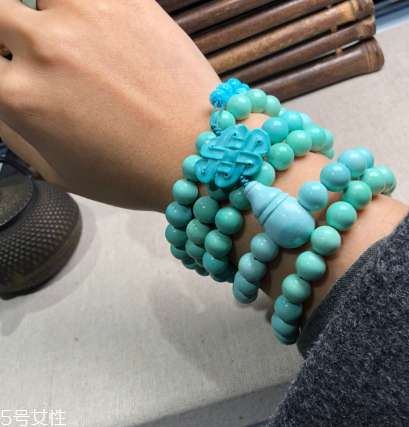 綠松石可以碰水嗎？綠松石手串能沾水嗎？