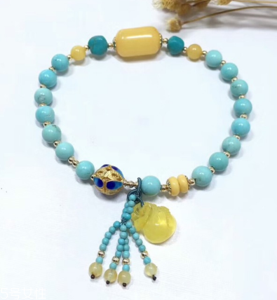 綠松石可以戴著洗澡嗎？綠松石手串洗澡要摘嗎？