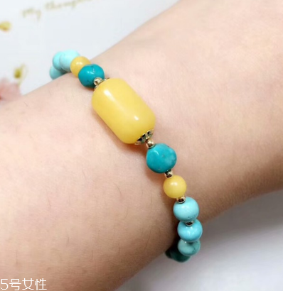 綠松石可以戴著洗澡嗎？綠松石手串洗澡要摘嗎？