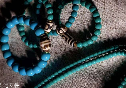 綠松石發(fā)黃怎么回事？綠松石手串發(fā)黃了怎么處理？