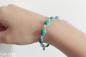 綠松石發(fā)黃怎么回事？綠松石手串發(fā)黃了怎么處理？