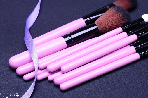 洗臉皂可以洗化妝刷嗎？洗臉皂清洗化妝刷的方法