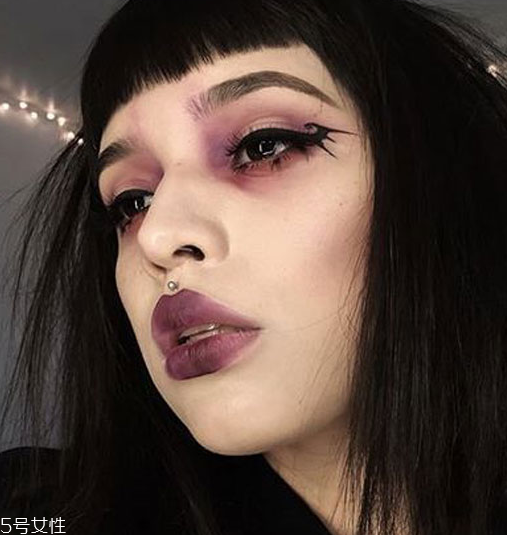 萬圣節(jié)蝙蝠眼妝怎么畫？超簡(jiǎn)單的蝙蝠眼妝畫法