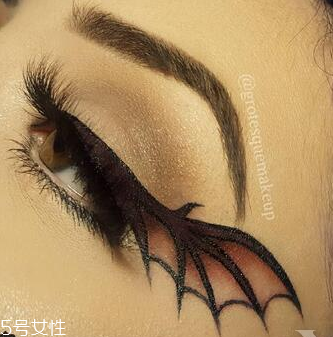 萬圣節(jié)蝙蝠眼妝怎么畫？超簡(jiǎn)單的蝙蝠眼妝畫法