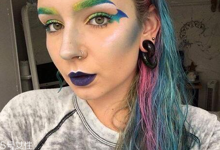 萬圣節(jié)蝙蝠眼妝怎么畫？超簡(jiǎn)單的蝙蝠眼妝畫法