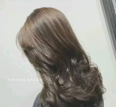 黑茶色怎么染？黑茶色染發(fā)配方