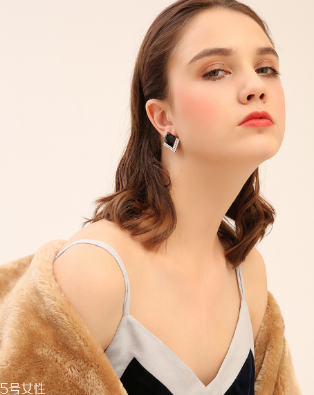 2022年流行什么款式的耳環(huán)？2022耳環(huán)流行趨勢(shì)