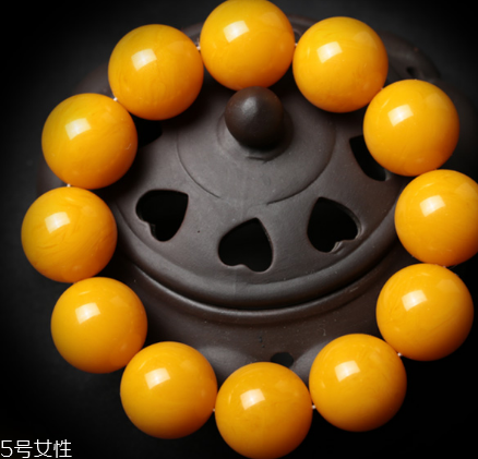 蜜蠟手串可以沾水嗎？蜜蠟手串能碰水嗎？