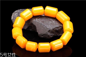 蜜蠟手串戴哪只手？蜜蠟手串佩戴講究