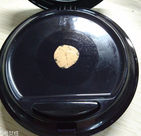 雅詩蘭黛紅石榴氣墊cc代言人是誰？雅詩蘭黛氣墊哪款好用？