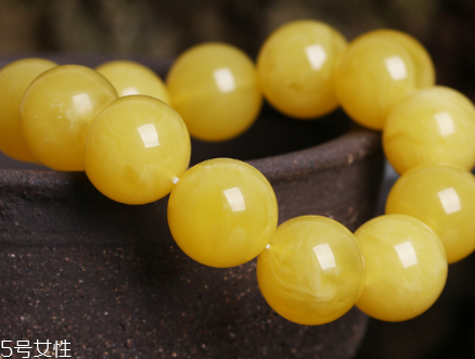 怎么鑒別蜜蠟手串真假？蜜蠟手串真假怎么看？