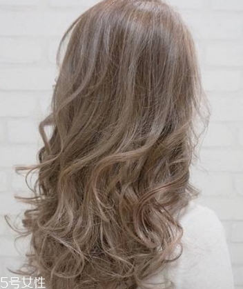 苦亞麻色頭發(fā)需要漂嗎？