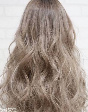 苦亞麻色頭發(fā)需要漂嗎？