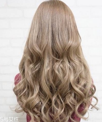 苦亞麻色頭發(fā)需要漂嗎？